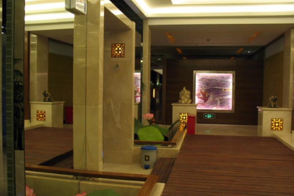 蓝尊按摩武汉店：传统技艺，养生首选(蓝尊足道休闲会所安全吗)